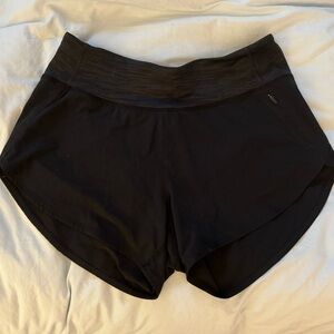 Outdoor Voices 2.5 in shorts
